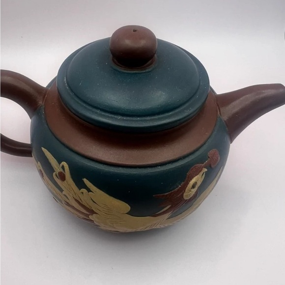 Vintage Yixing Zisha Clay Teapot – Handcrafted Chinese Purple Sand Pot - Picture 9 of 10